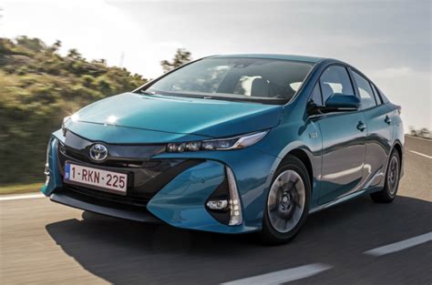 Y­e­p­y­e­n­i­,­ ­p­a­r­l­a­k­ ­v­e­ ­d­i­n­a­m­i­k­ ­T­o­y­o­t­a­ ­P­r­i­u­s­ ­J­a­p­o­n­y­a­’­d­a­ ­s­a­t­ı­ş­a­ ­ç­ı­k­ı­y­o­r­